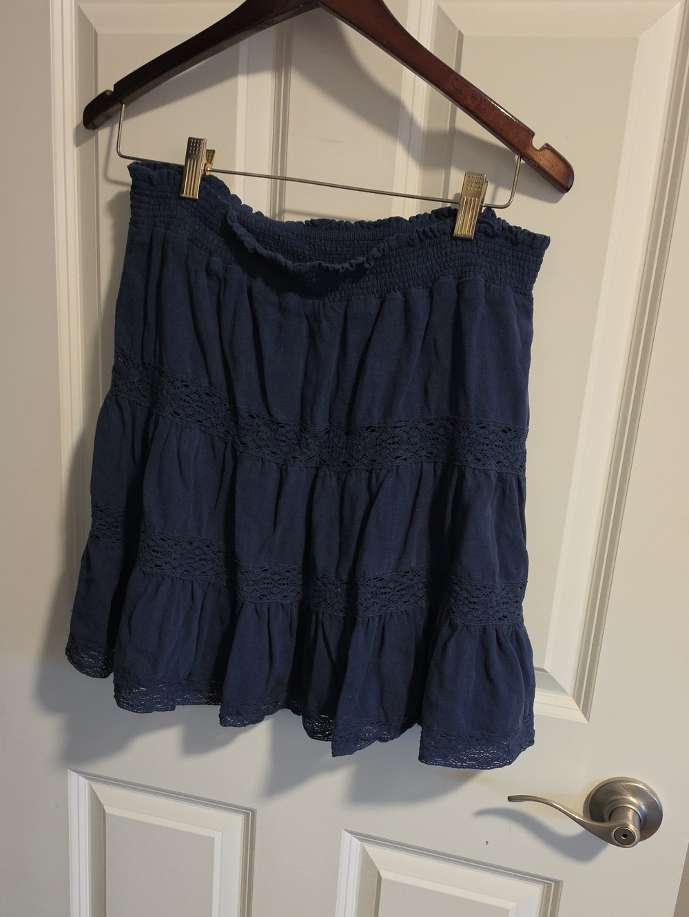 EYES ARE BLUE Tiered Lace Mini Skirt in Blue